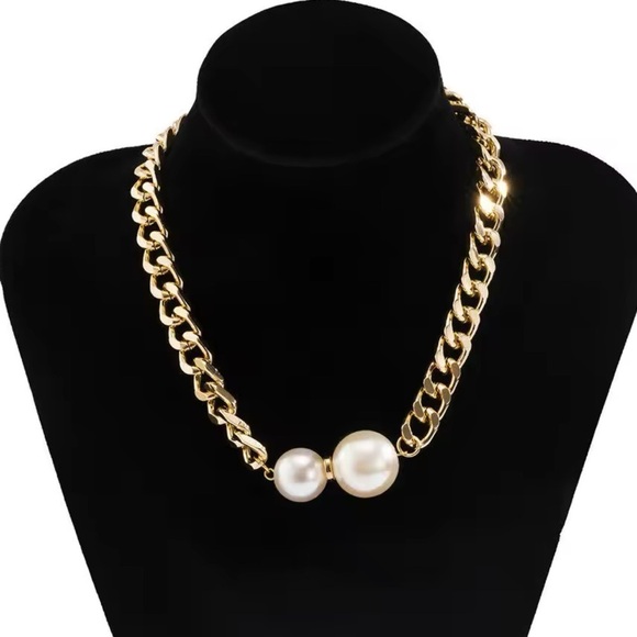 Ginevra Pearl Gold Chain Statement Necklace - Picture 10 of 13